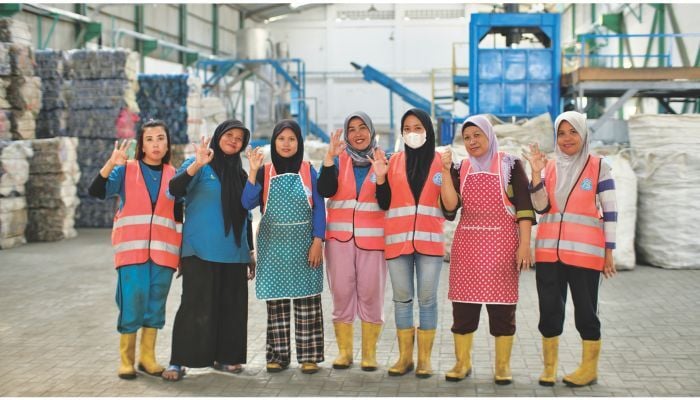 Community workers that work for Prevented Ocean Plastic.
