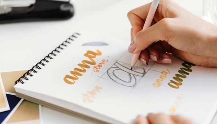 An outline and font image. 